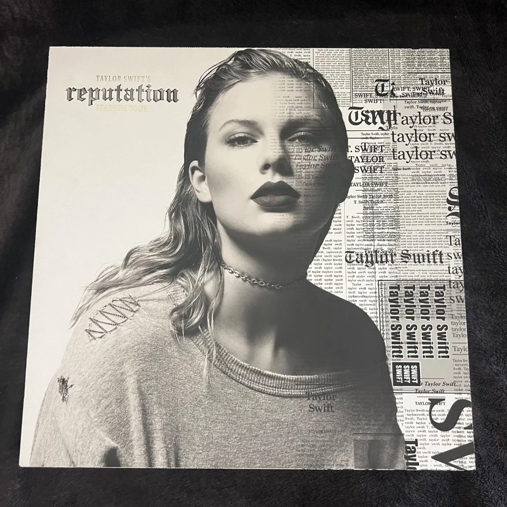 Reputation Tour VIP Box Taylor Swift Reputation Box Video Plays - Picture 2 of 14